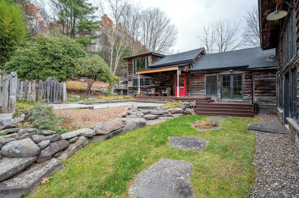 Renovated Grand Woodstock Barn