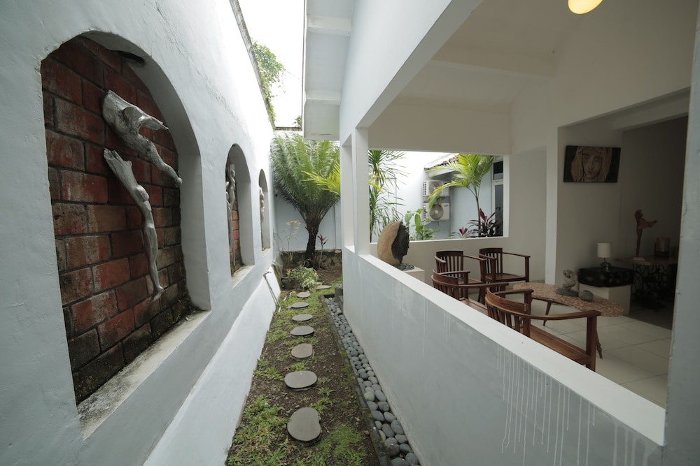 Watusaman Homestay By The Grand Java