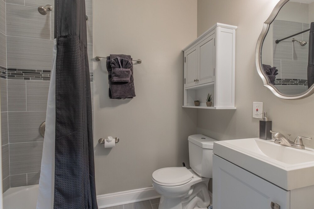 Baltimore's Home Away From Home 2 Bedroom Apts by Redawning - Property Image 10