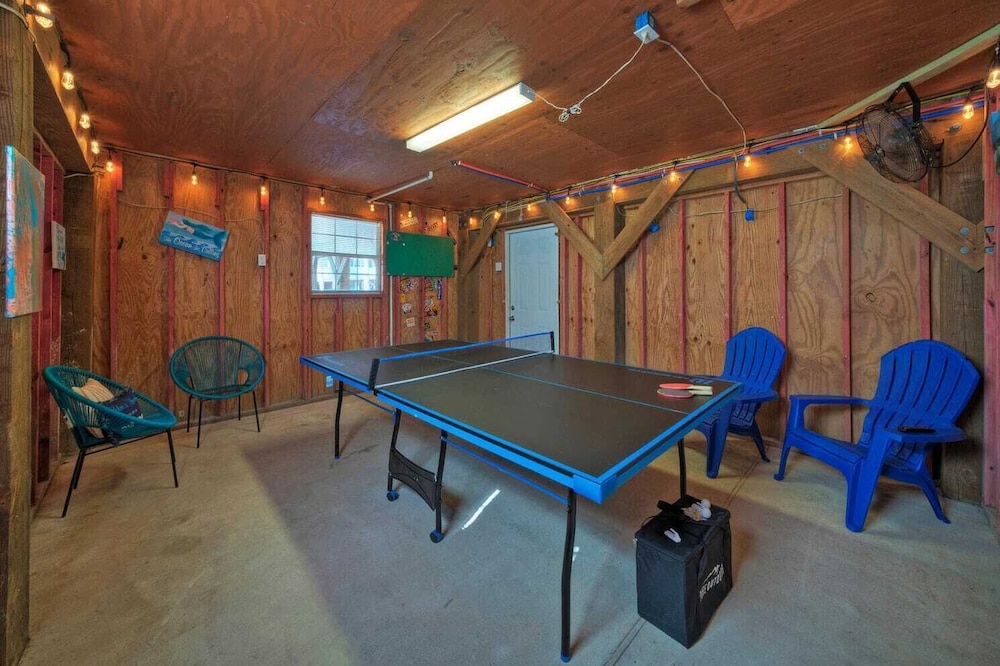 Sleeps 22 2 Homes w/ Private Pool, Game Room, Nature Views 7 BDR Avantstay