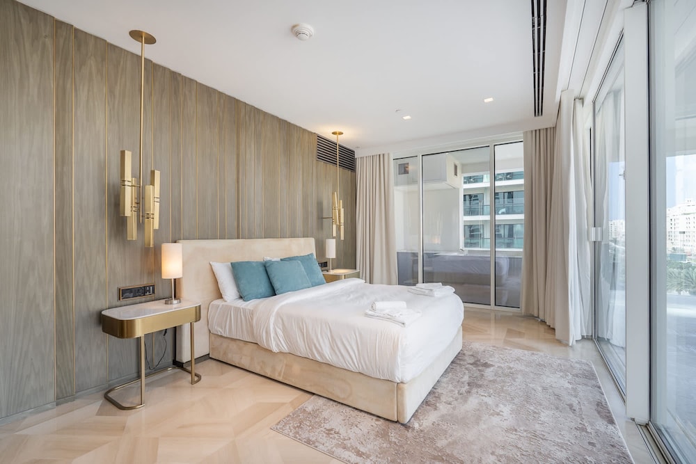 Stunning 3-bedroom Retreat at Five Palm Jumeirah With Spectacular Views and Direct Access to the West Beach