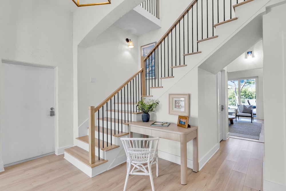 New Listing! Reel Joy Waterfront Luxe With Pool And Private Dock 4 Bedroom Home