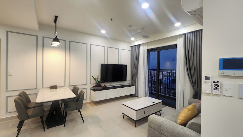 Homie's The Glory Apartment