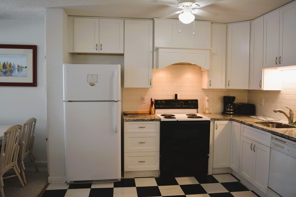 Beauty & The Beach-8B - 2 Br Home
