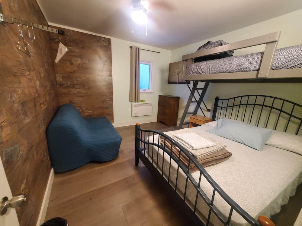 Levis Vacations - Auberge Jeunesse LouLou's Backpacker Hostel - Property Image 81