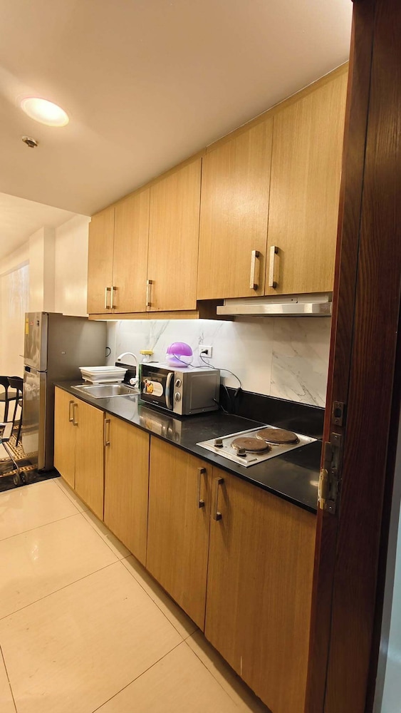 The Royal Bloom Room-1409TowerA