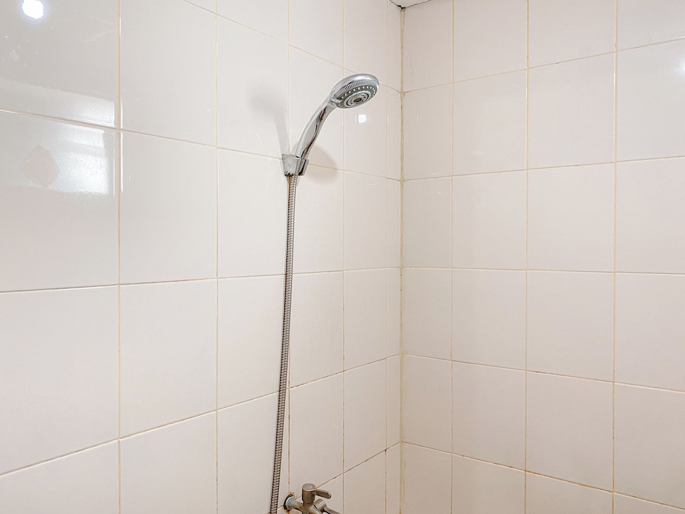 Comfy and Strategic 1BR with Extra Room at Bassura City Apartment