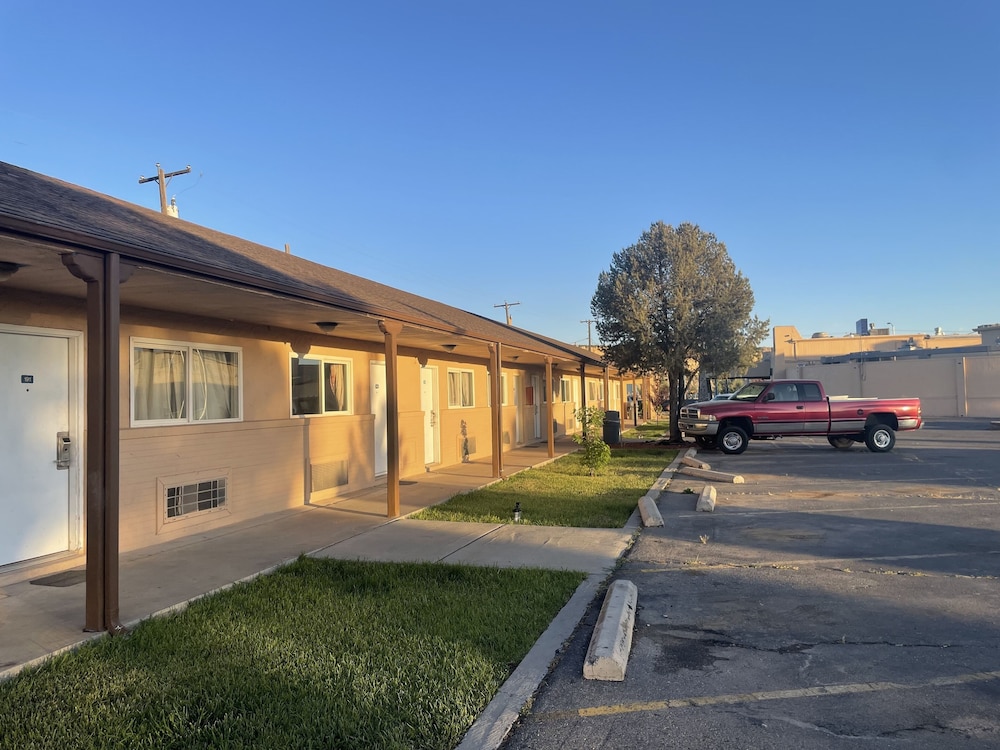 Four Corners Inn