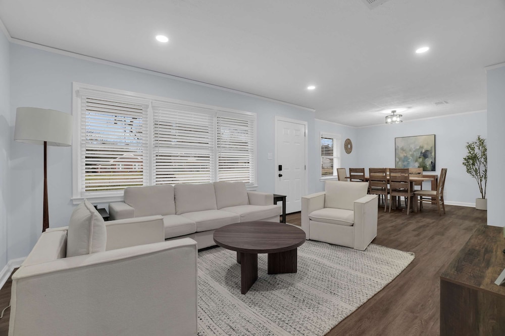 3BR Home Near AFB ASU Riverwalk Downtown