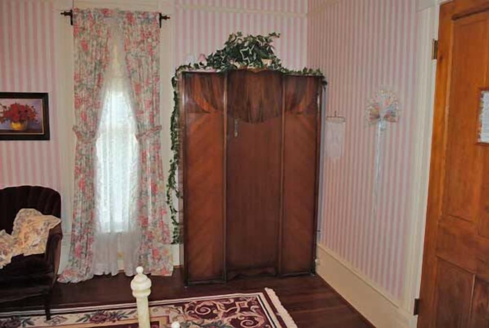 Angel Rose Bed & Breakfast