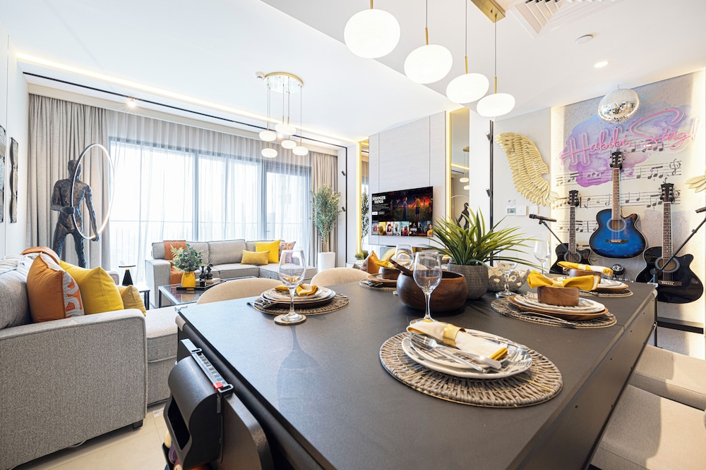 DVH Luxe Retreat 4BR Burj View Apartment