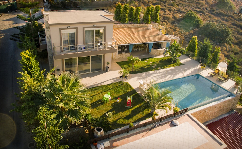 Luxury Holiday Villas Gouves