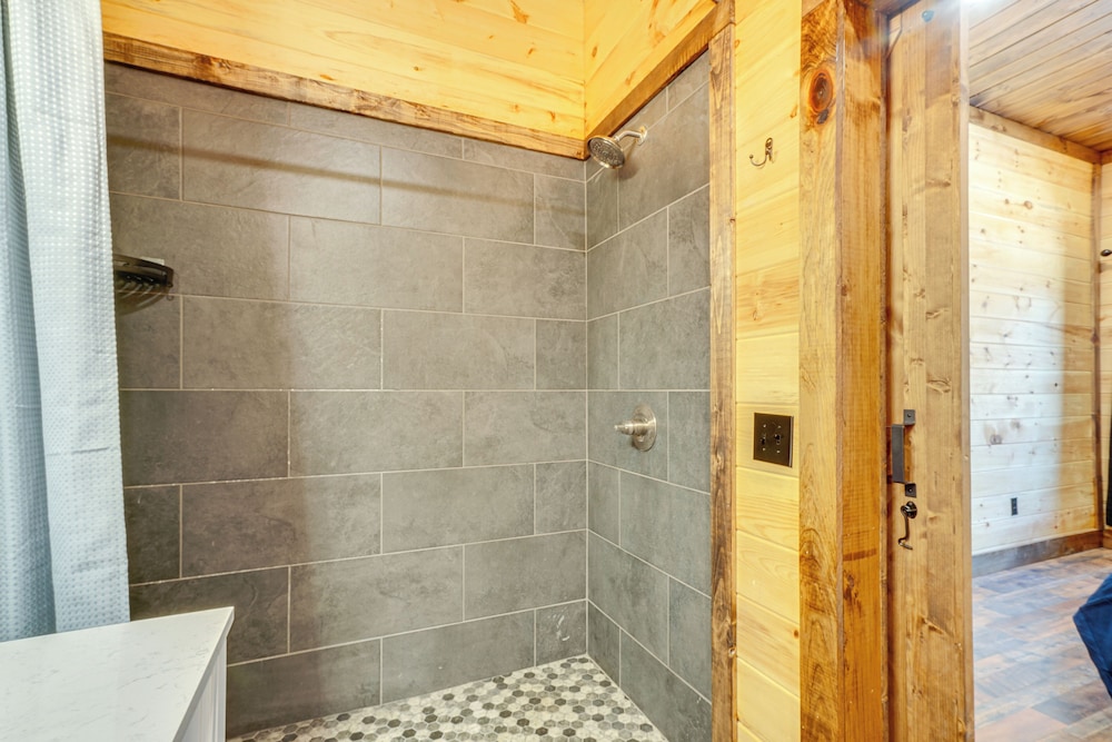 Near Hiking Trails: Mtn-view Haven in Englewood!