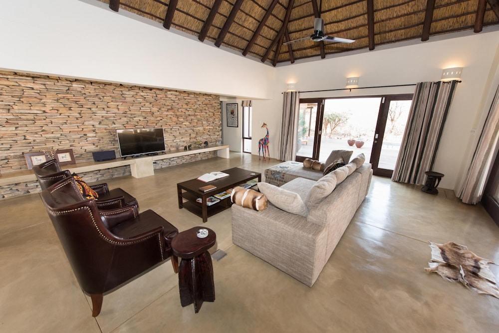 Villa Lethabo Elegance Amidst Majestic Old Trees view 5