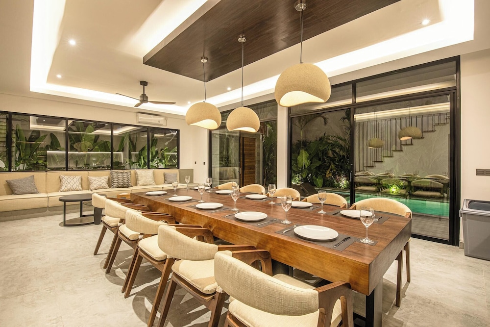Tropical Elegance 5BR Canggu Villa Near Beach