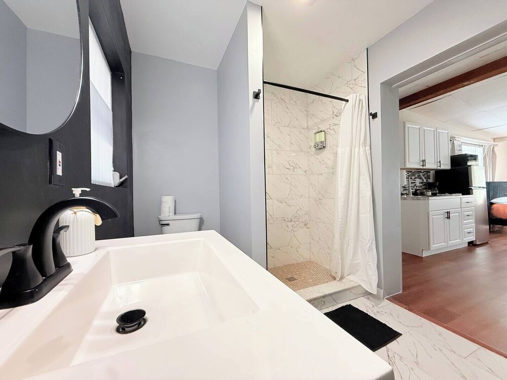 Modern Studio Escape 10min to Legoland