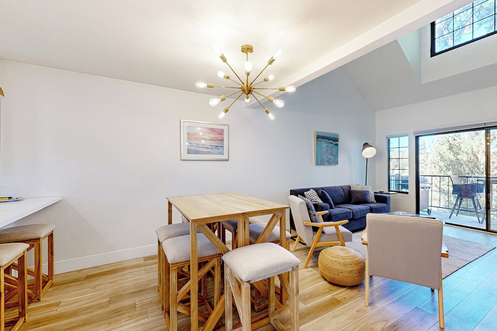 3 BR Lake Condo w/ Shared Pool & Spa