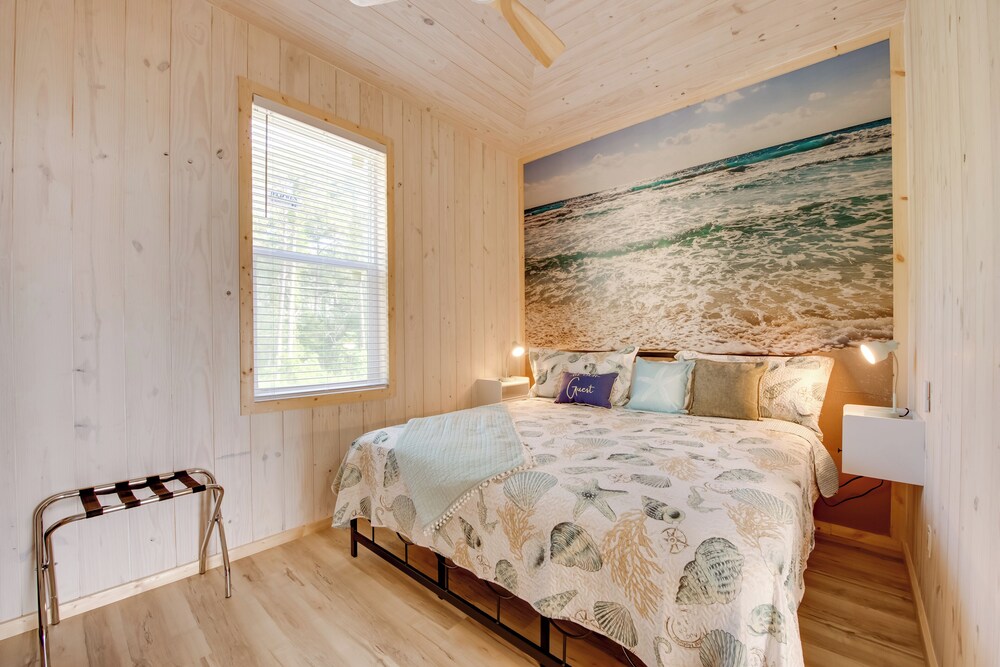 Beachfront Cottage w/ Dock on Florida Gulf Coast