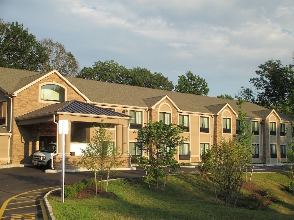 Hotel Red Carpet Inn And Suites Monmouth Jtc