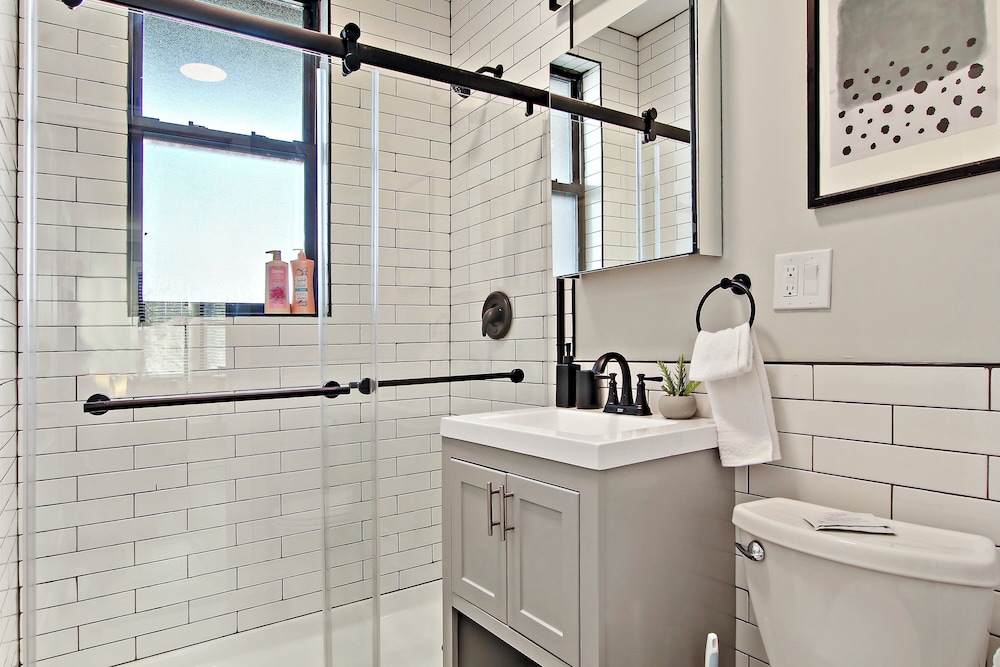 Comfy 2BR - Sunnyside 2F