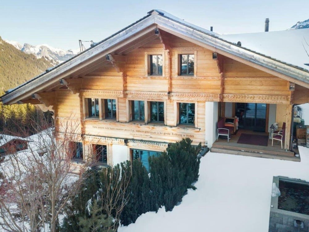 Beautiful Modern Chalet in the Gstaad Region