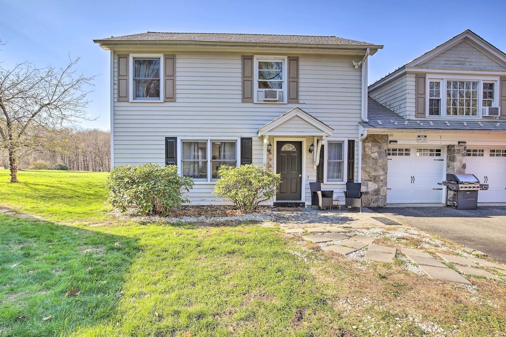 Easton Vacations - Elegant Connecticut Home: Fireplaces, Pet Friendly - Property Image 4