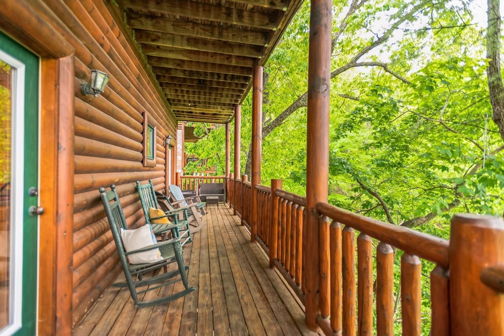 Summit View Way Resort Cabin w Hot Tub Deck w Views Pool Table