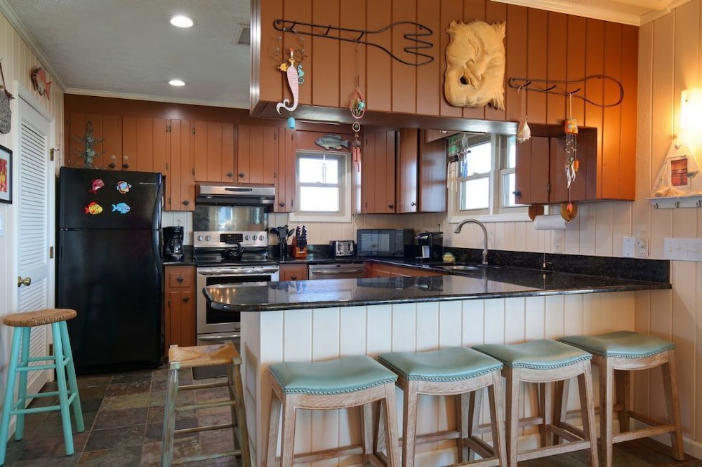 Windchimes 4 Bedroom Home by RedAwning