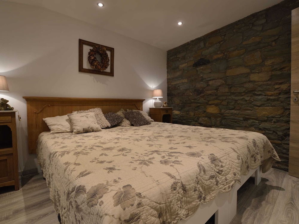 Stylish Stay Near Forest