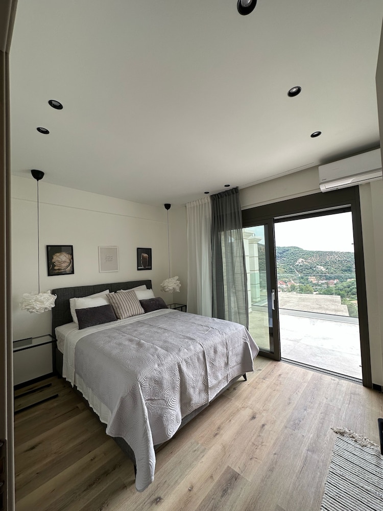 Meliana Homes