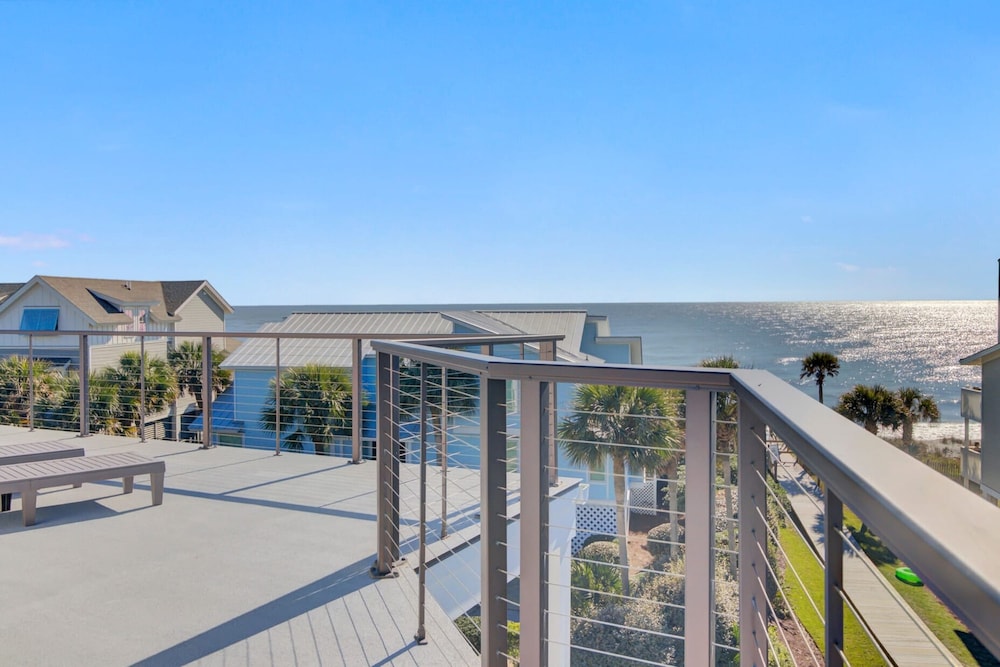 7 Beachwood East by Avantstay Steps to the Beach Ocean Views Hot Tub 7bdr