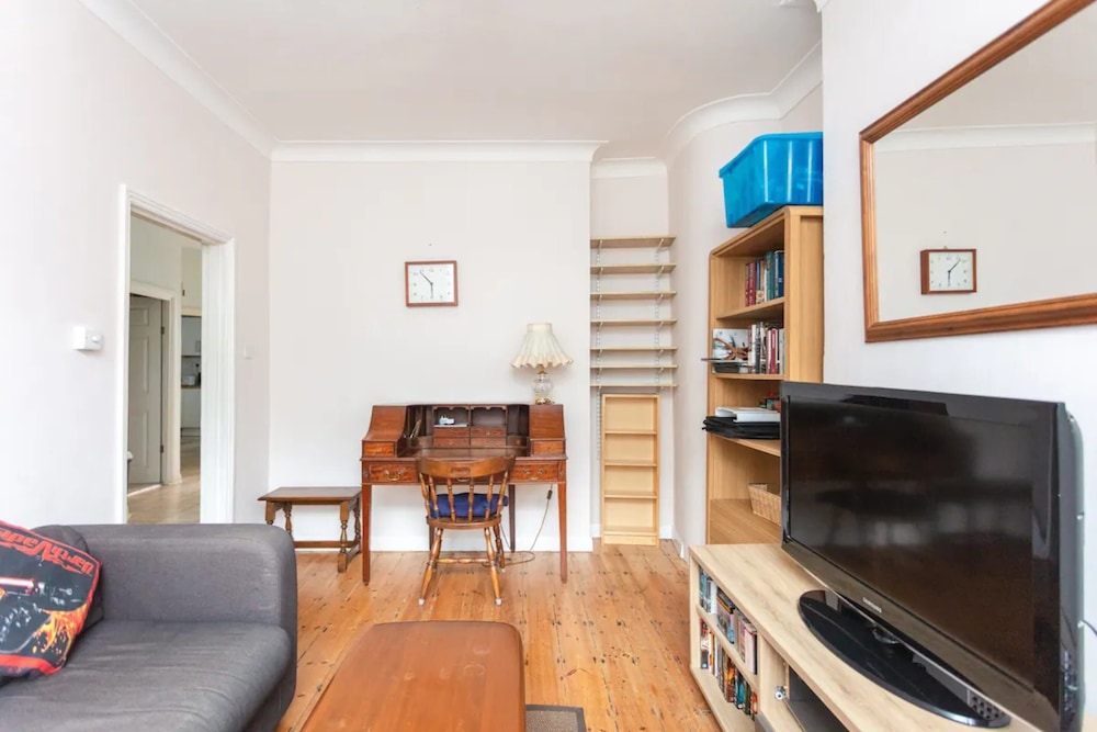 Cosy 2 Bedroom Apartment in Central London With Garden