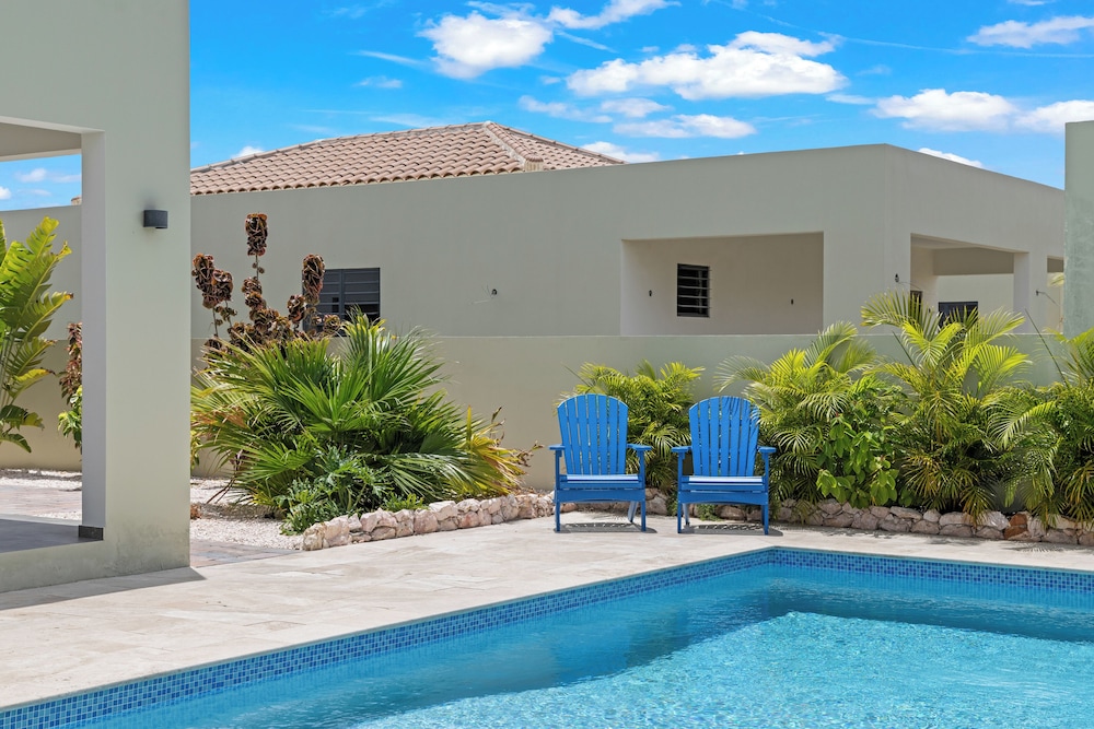 Villa Jasmijn with private pool, at Mambo Beach