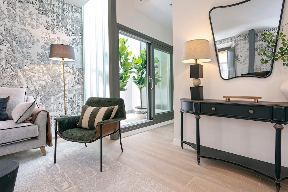 Exclusive 2-bedroom Near the Cathedral. San Matías I