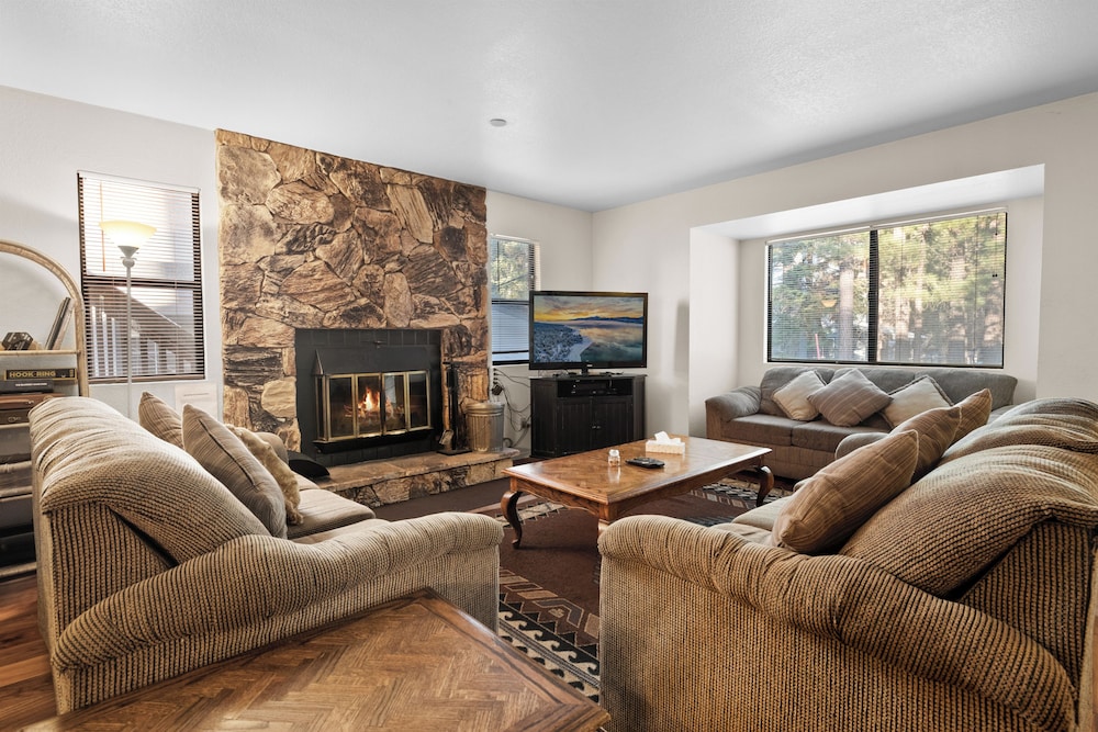Summit X-ross Roads Condo
