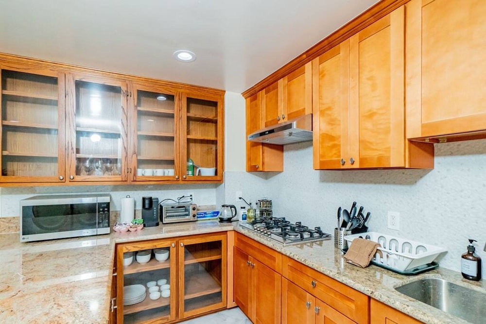 Monterey Park Retreat Spectacular Views Comfort