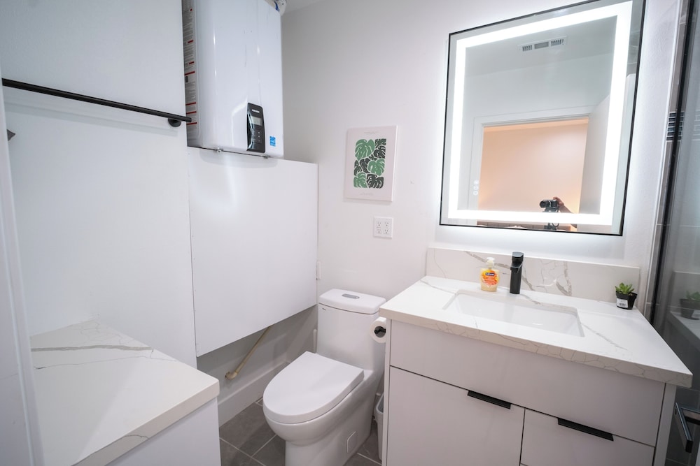 Stylish Private Room by Downtown LA