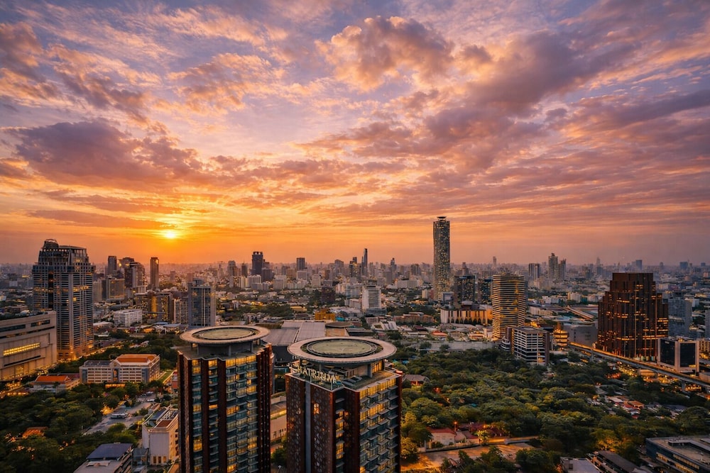 New City Condo in Central Bangkok Siam Paragon · Central World