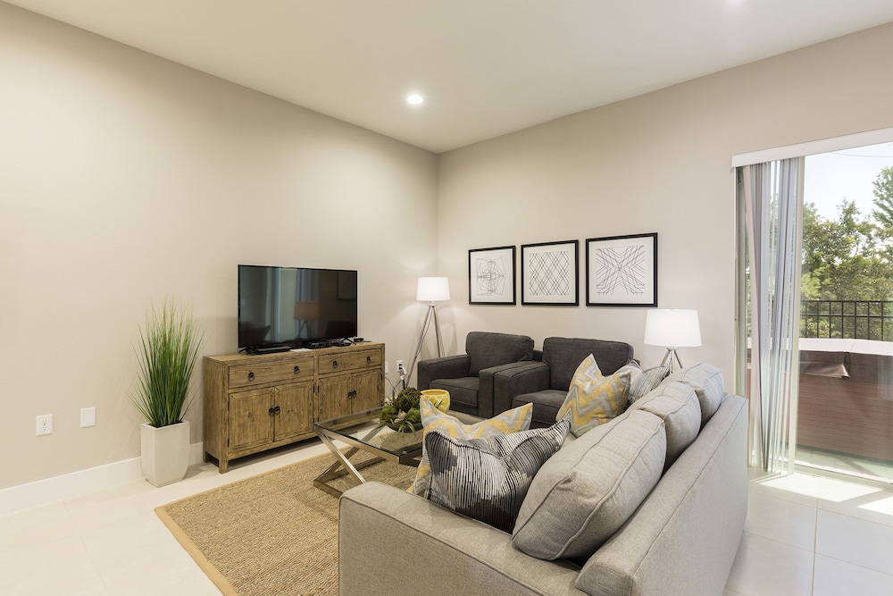 Summerville Vacation Homes by Columbia Management
