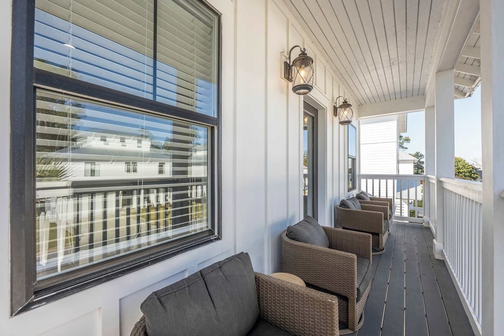 Beach to Bay 3BR Retreat - Cowboy Pool & Golf Cart