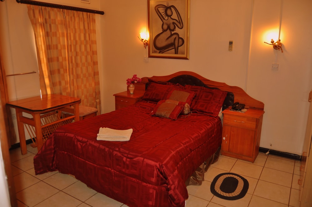 Wane Guest Lodge