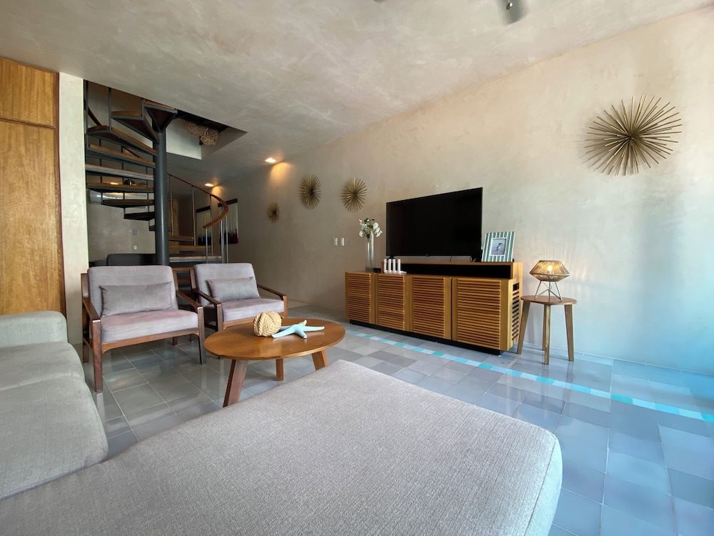 Sabor a Miel: Steps from the Beach & 5th Avenue