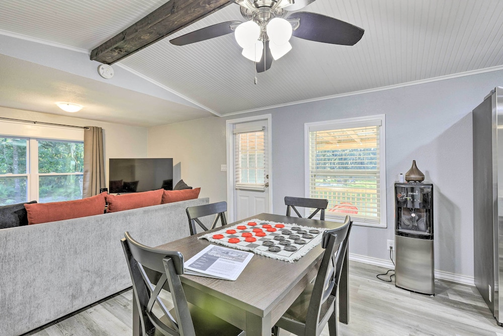 Updated Home Near Manatee Springs State Park!