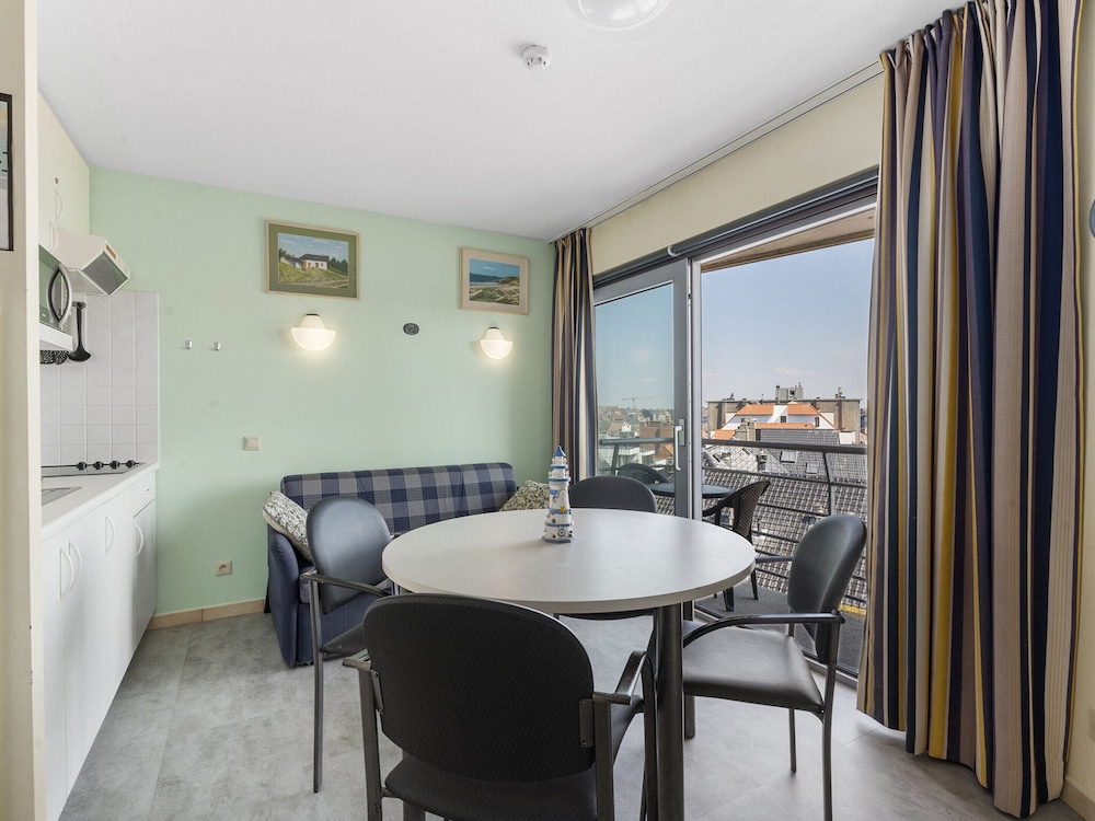 Spacious Studio Near Seafront