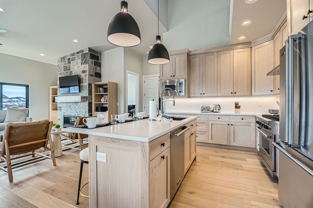 Deer Valley Mountain Luxury At Jordanelle! 893 4 Bedroom Townhouse