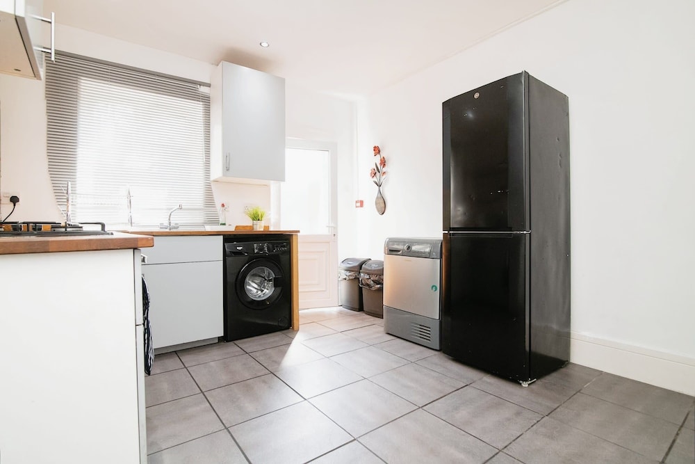 Luxury 4 bed House - 30 mins to Bham view 5