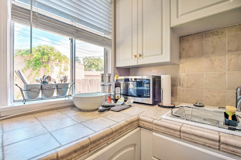 Burbank Vacations - Stylish Modern Burbank Gem w/ Private Yard! - Property Image 21