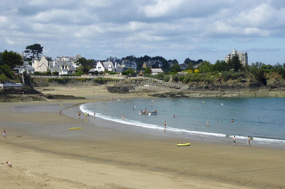 Apartment in St Quay Near Seven Beaches photo 4