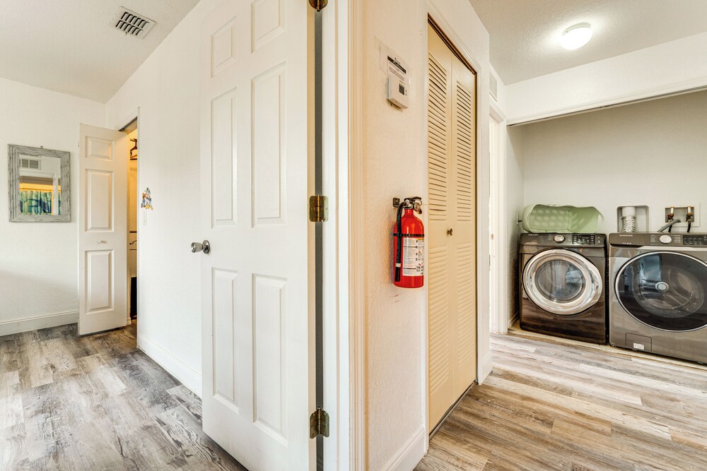 Resort Pool & Arcade: Family Townhome in Davenport