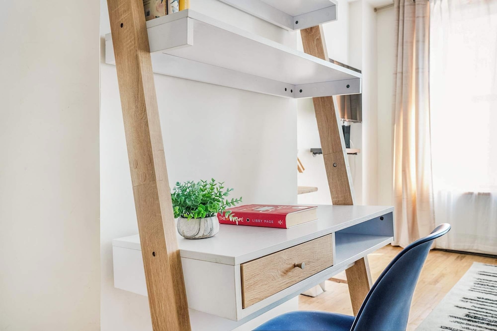 1597 New York Apt
